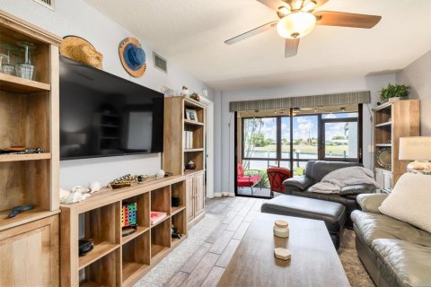 Condo in Punta Gorda, Florida, 2 bedrooms  № 2227663 - photo 9