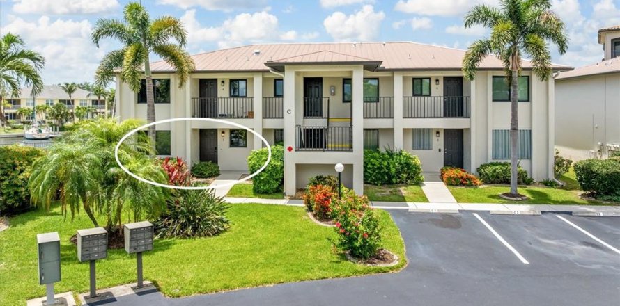 Condo in Punta Gorda, Florida, 2 bedrooms  № 2227663