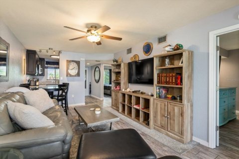 Condo in Punta Gorda, Florida, 2 bedrooms  № 2227663 - photo 10