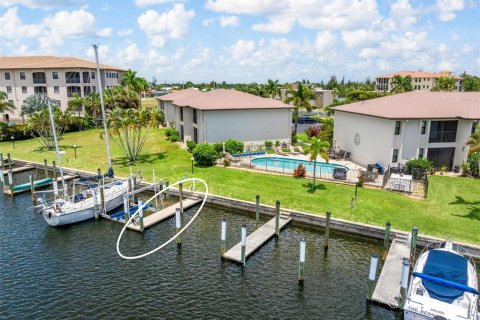 Condo in Punta Gorda, Florida, 2 bedrooms  № 2227663 - photo 2