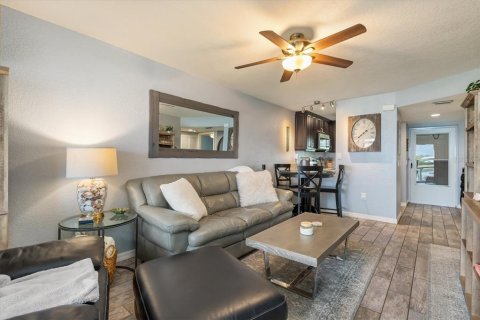 Condo in Punta Gorda, Florida, 2 bedrooms  № 2227663 - photo 8