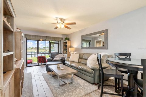 Condo in Punta Gorda, Florida, 2 bedrooms  № 2227663 - photo 7