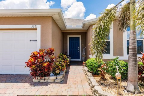 House in Punta Gorda, Florida 3 bedrooms, 162.02 sq.m. № 1805641 - photo 5