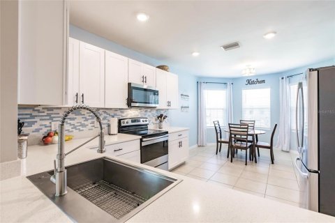 House in Punta Gorda, Florida 3 bedrooms, 162.02 sq.m. № 1805641 - photo 8