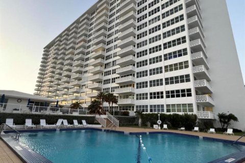 Снять в аренду кондоминиум в Форт-Лодердейл, Флорида 3 комнаты, 110.55м2, № 2175630 - фото 2