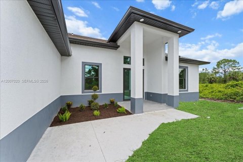Купить виллу или дом в Лихай-Эйкерс, Флорида 4 спальни, 171.13м2, № 2071656 - фото 8