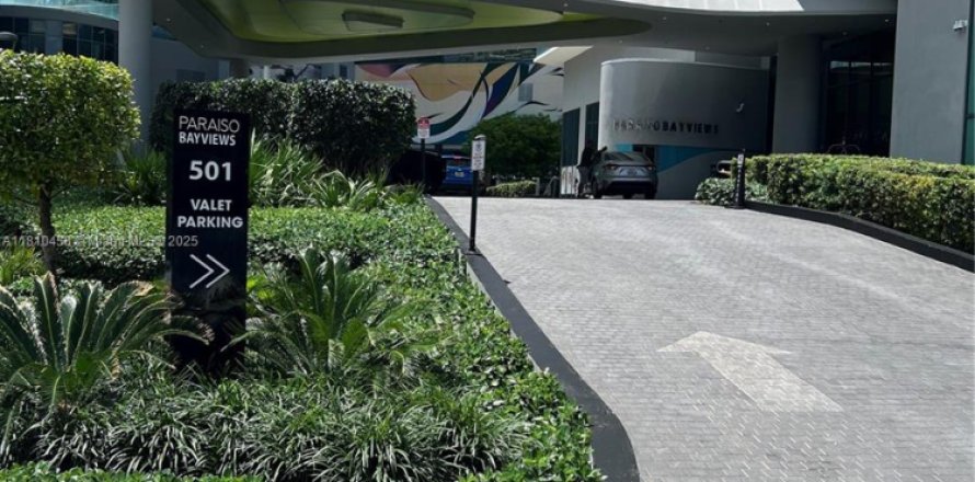 Condominio en Miami, Florida, 3 dormitorios № 1752951