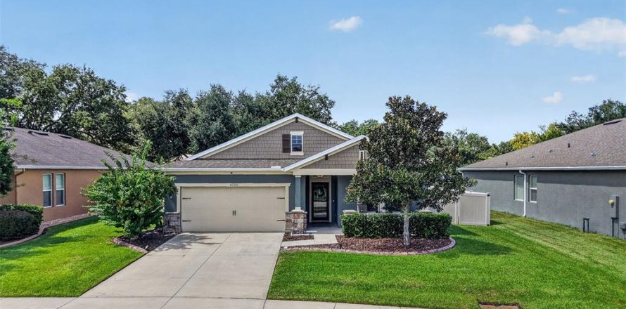 Villa ou maison à Eustis, Floride 4 chambres, 193.61 m2 № 2388646