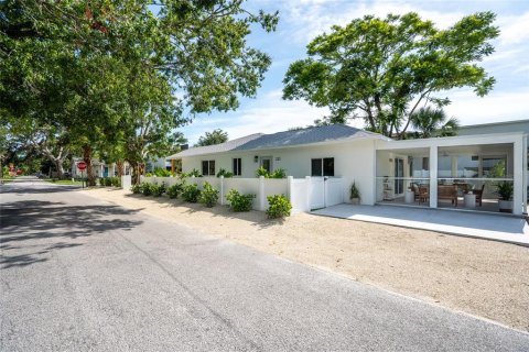 House in Sarasota, Florida 3 bedrooms, 114.83 sq.m. № 1795765 - photo 8