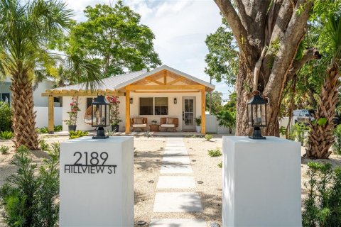 House in Sarasota, Florida 3 bedrooms, 114.83 sq.m. № 1795765 - photo 1