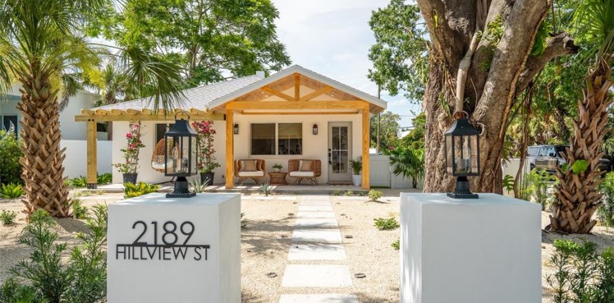 House in Sarasota, Florida 3 bedrooms, 114.83 sq.m. № 1795765