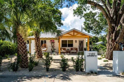 House in Sarasota, Florida 3 bedrooms, 114.83 sq.m. № 1795765 - photo 2