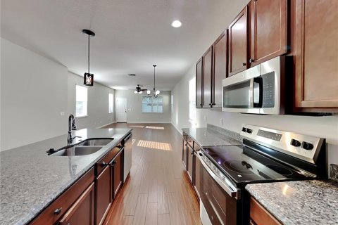 House in Wesley Chapel, Florida 4 bedrooms, 212.1 sq.m. № 1911906 - photo 4