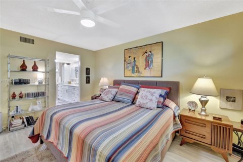 Condo in Lauderdale Lakes, Florida, 2 bedrooms № 2080900 - photo 17