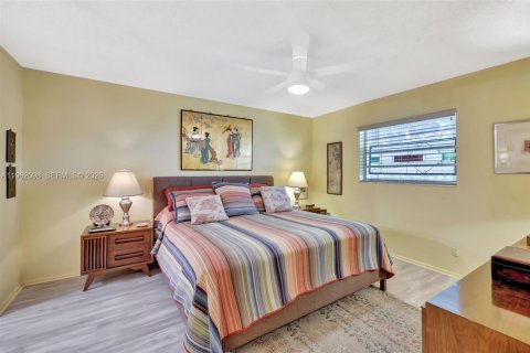Condo in Lauderdale Lakes, Florida, 2 bedrooms № 2080900 - photo 16