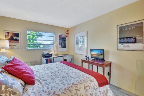 Condo in Lauderdale Lakes, Florida, 2 bedrooms № 2080900 - photo 23