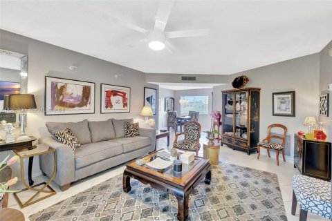 Condo in Lauderdale Lakes, Florida, 2 bedrooms  № 2080900