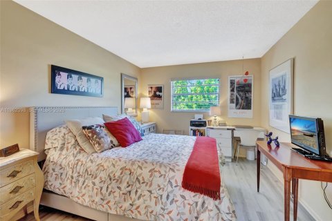 Condo in Lauderdale Lakes, Florida, 2 bedrooms № 2080900 - photo 22