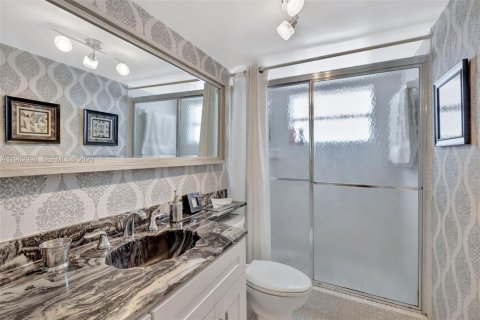 Condo in Lauderdale Lakes, Florida, 2 bedrooms № 2080900 - photo 24