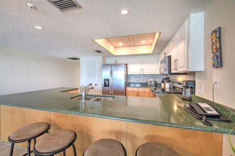 Condo in North Redington Beach, Florida, 2 bedrooms  № 1904896 - photo 14