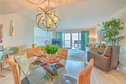 Condo in North Redington Beach, Florida, 2 bedrooms  № 1904896 - photo 10