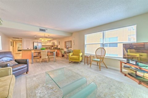 Condo in North Redington Beach, Florida, 2 bedrooms  № 1904896 - photo 7