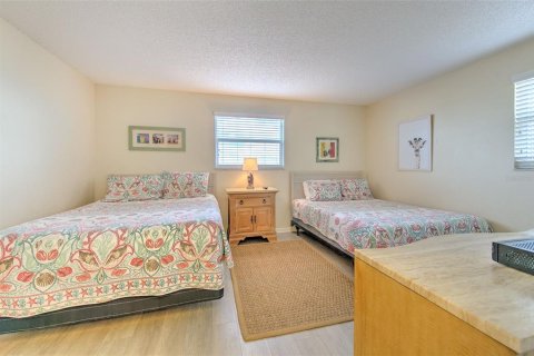 Condo in North Redington Beach, Florida, 2 bedrooms  № 1904896 - photo 24