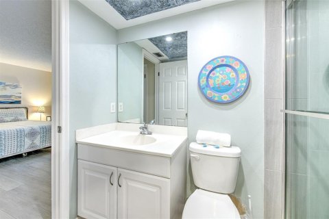Condo in North Redington Beach, Florida, 2 bedrooms  № 1904896 - photo 21