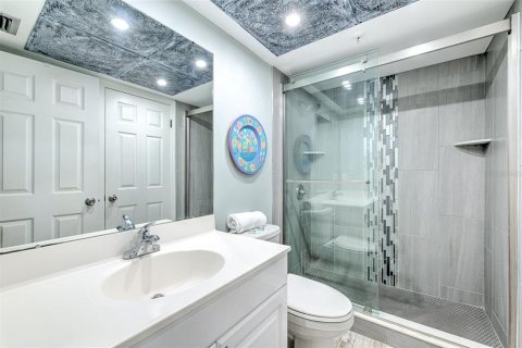 Condo in North Redington Beach, Florida, 2 bedrooms  № 1904896 - photo 22