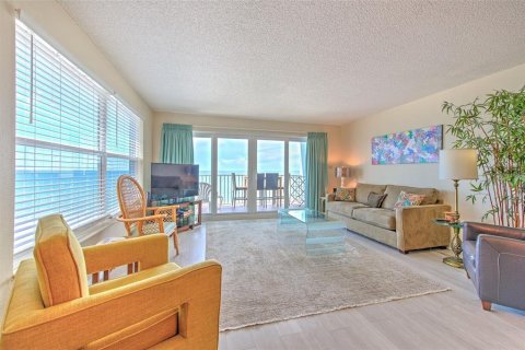 Condo in North Redington Beach, Florida, 2 bedrooms  № 1904896 - photo 4