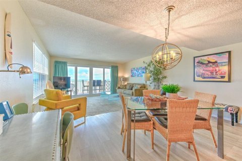 Condo in North Redington Beach, Florida, 2 bedrooms  № 1904896 - photo 8