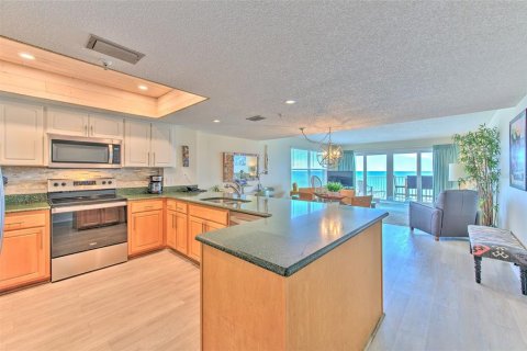 Condo in North Redington Beach, Florida, 2 bedrooms  № 1904896 - photo 13