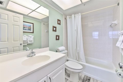 Condo in North Redington Beach, Florida, 2 bedrooms  № 1904896 - photo 27