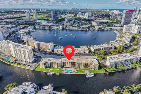 Copropriété à louer à Hallandale Beach, Floride: 1 chambre, 81.38 m2 № 2028390 - photo 2