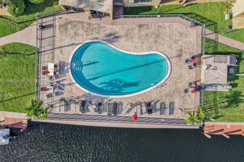 Copropriété à louer à Hallandale Beach, Floride: 1 chambre, 81.38 m2 № 2028390 - photo 4