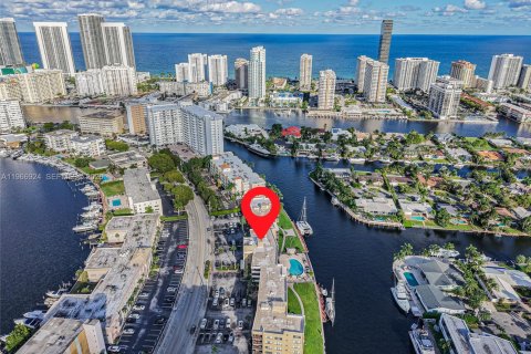 Copropriété à louer à Hallandale Beach, Floride: 1 chambre, 81.38 m2 № 2028390 - photo 25