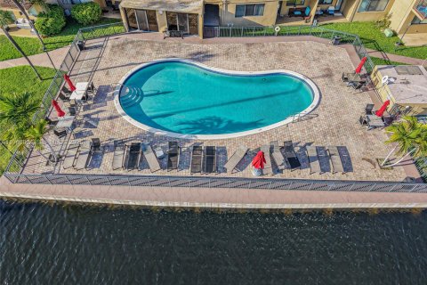 Copropriété à louer à Hallandale Beach, Floride: 1 chambre, 81.38 m2 № 2028390 - photo 3