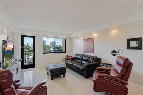 Copropriété à louer à Hallandale Beach, Floride: 1 chambre, 81.38 m2 № 2028390 - photo 11