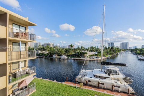 Copropriété à louer à Hallandale Beach, Floride: 1 chambre, 81.38 m2 № 2028390 - photo 22