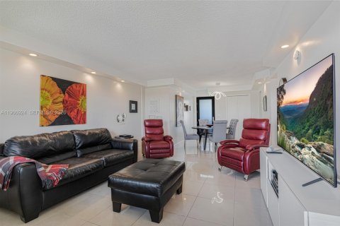 Copropriété à louer à Hallandale Beach, Floride: 1 chambre, 81.38 m2 № 2028390 - photo 13