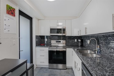 Copropriété à louer à Hallandale Beach, Floride: 1 chambre, 81.38 m2 № 2028390 - photo 15