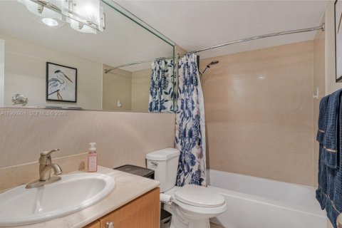 Copropriété à louer à Hallandale Beach, Floride: 1 chambre, 81.38 m2 № 2028390 - photo 18