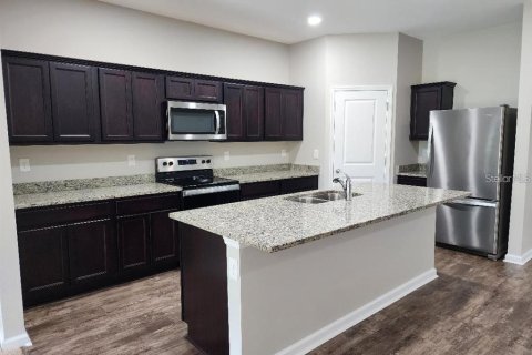 House in Zephyrhills, Florida 4 bedrooms, 253.81 sq.m. № 1815603 - photo 3