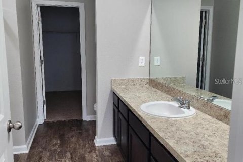 House in Zephyrhills, Florida 4 bedrooms, 253.81 sq.m. № 1815603 - photo 13