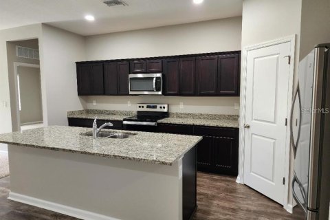 House in Zephyrhills, Florida 4 bedrooms, 253.81 sq.m. № 1815603 - photo 2