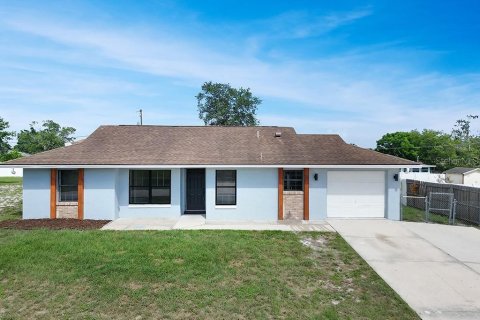 House in Deltona, Florida 3 bedrooms, 104.24 sq.m. № 1785314 - photo 1