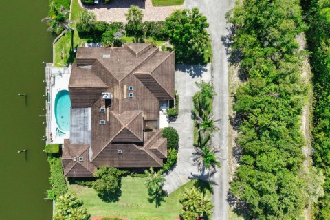 House in Vero Beach, Florida 3 bedrooms, 295.15 sq.m. № 2083642 - photo 6