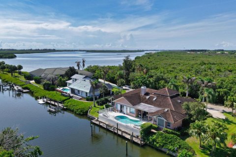 House in Vero Beach, Florida 3 bedrooms, 295.15 sq.m. № 2083642 - photo 7