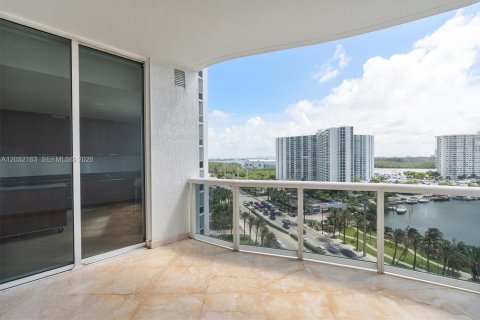 Copropriété à vendre à Sunny Isles Beach, Floride: 3 chambres, 216.18 m2 № 2181523 - photo 17