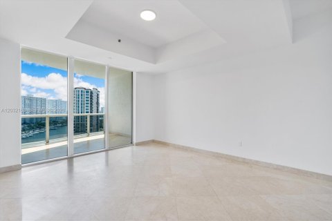 Copropriété à vendre à Sunny Isles Beach, Floride: 3 chambres, 216.18 m2 № 2181523 - photo 14